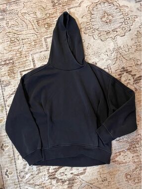 Athleta black pullover sweatshirt
